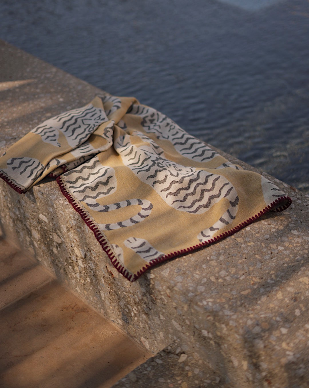 ROAVA BEACH TOWEL